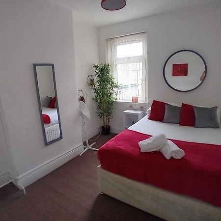 Large Family Home Central Location 3 Double Bedrooms And 1 Single Bedroom Cardiff Exterior photo