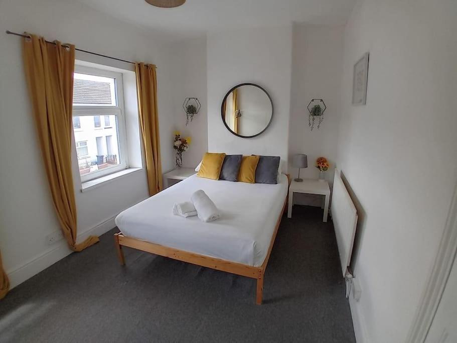 Large Family Home Central Location 3 Double Bedrooms And 1 Single Bedroom Cardiff Exterior photo
