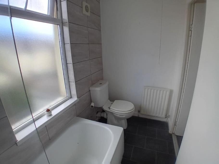 Large Family Home Central Location 3 Double Bedrooms And 1 Single Bedroom Cardiff Exterior photo
