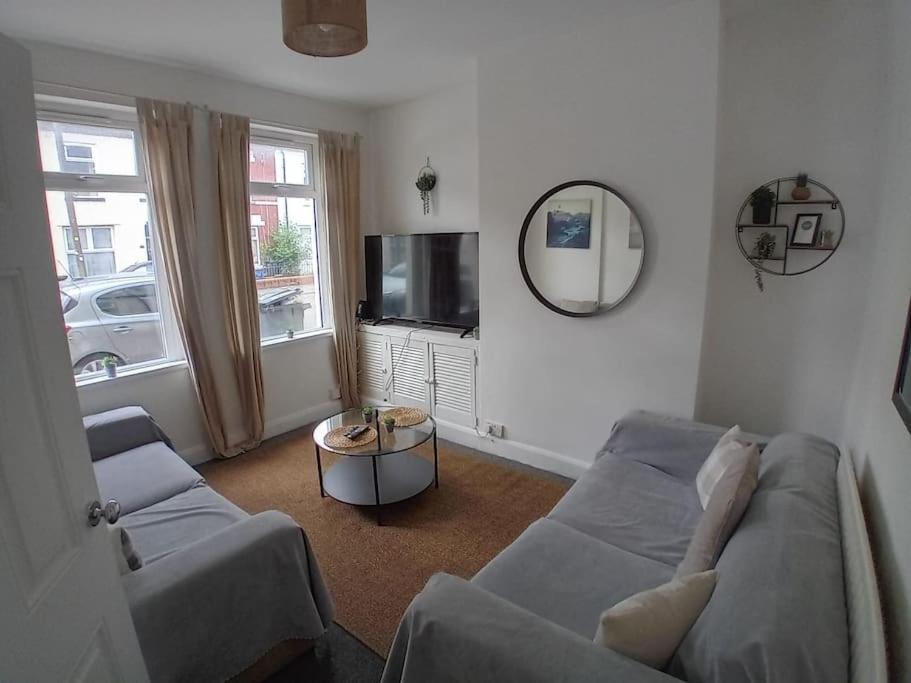 Large Family Home Central Location 3 Double Bedrooms And 1 Single Bedroom Cardiff Exterior photo
