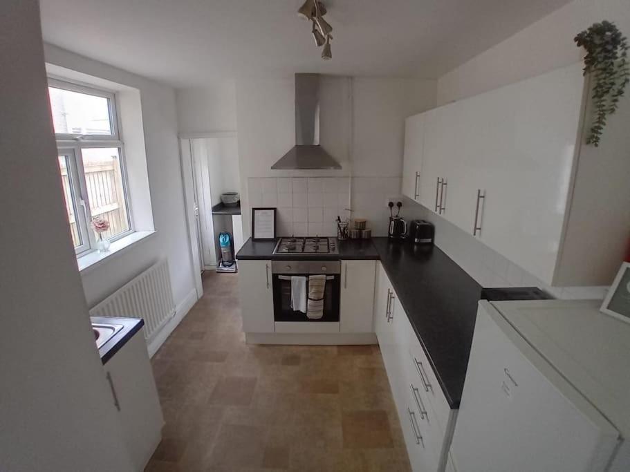 Large Family Home Central Location 3 Double Bedrooms And 1 Single Bedroom Cardiff Exterior photo