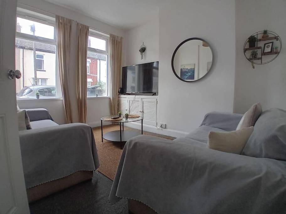 Large Family Home Central Location 3 Double Bedrooms And 1 Single Bedroom Cardiff Exterior photo